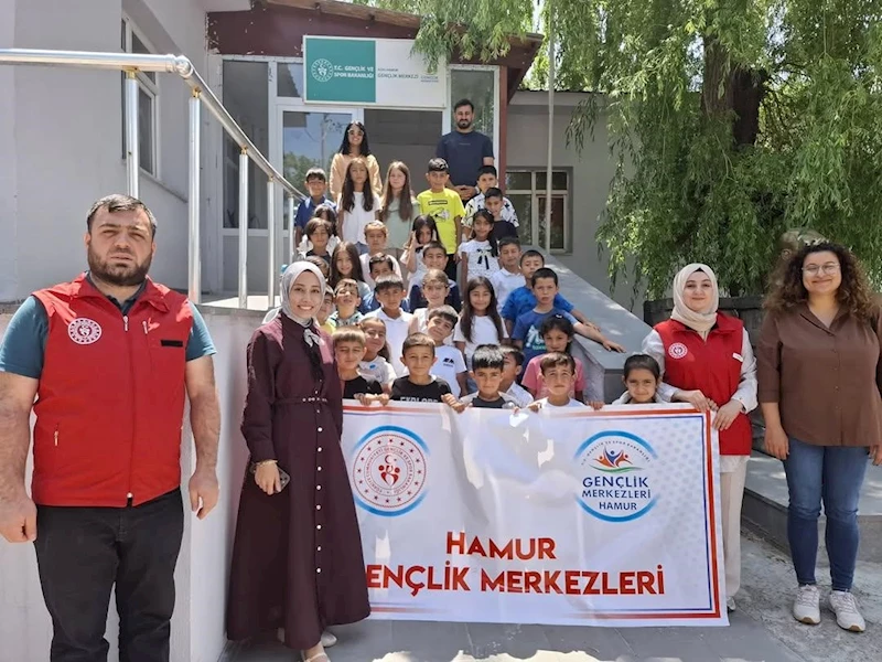 Hamur’da öğrencilere sinema sürprizi
