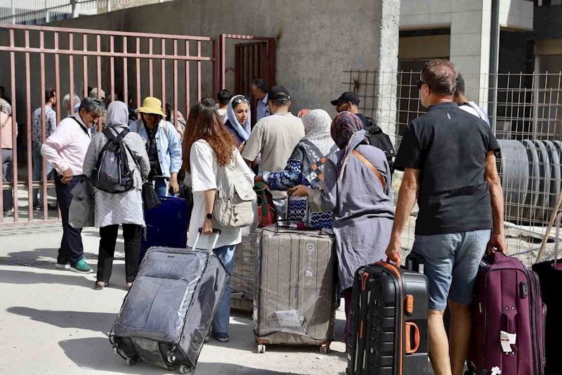İranlılar Gürbulak Sınır Kapısı’na akın etti: 