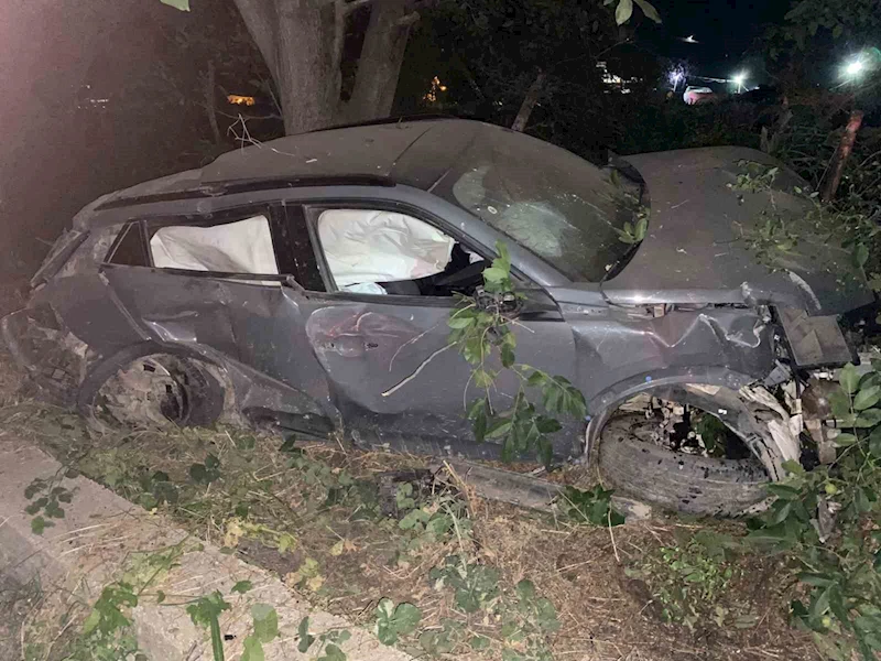 Hurdaya çıkan otomobilden yaralı kurtuldu
