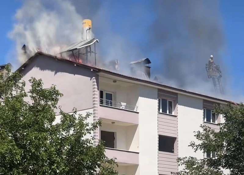 Tunceli’de bina çatısında çıkan yangın söndürüldü
