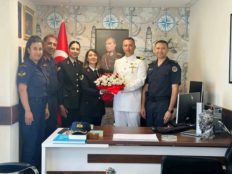 Aydın İl Jandarma Komutanlığı’ndan ’çiçekli’ kutlama
