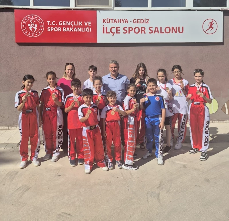 Gedizli kick boksçulardan İzmir Türkiye şampiyonası öncesi büyük başarı
