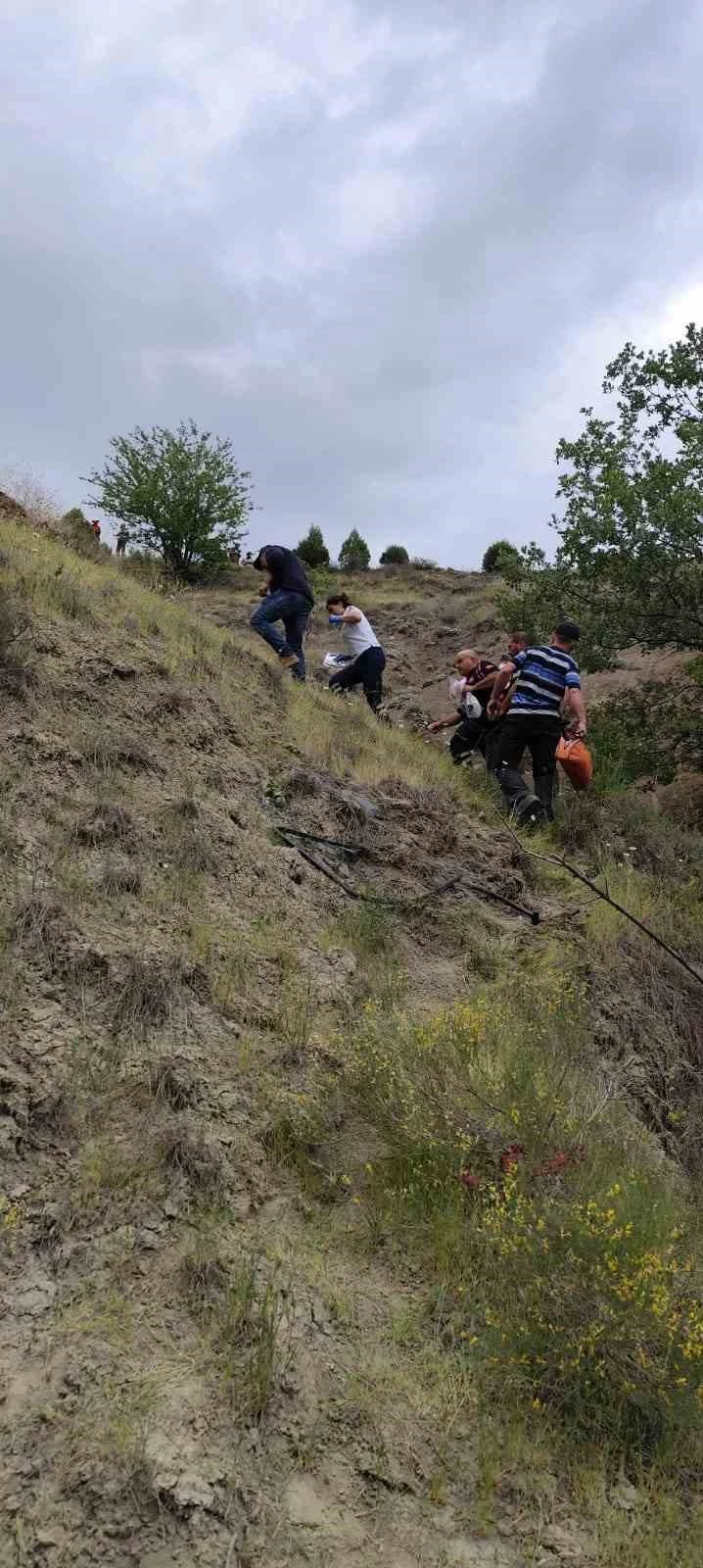 Şarampole devrilen traktörün altında kalan sürücü hayatını kaybetti

