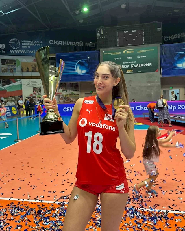 Aydın Büyükşehir Belediyesi Kadın Voleybol Takımı’na pasör çaprazı takviyesi
