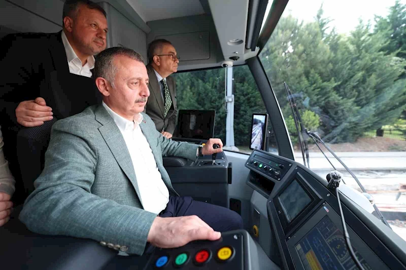 Alikahya Tramvay Hattı’nda ilk sürüş Başkan Büyükakın’dan
