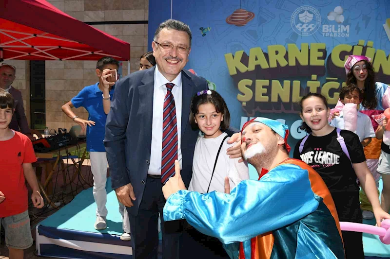 Başkan Genç çocukların karne sevincine ortak oldu
