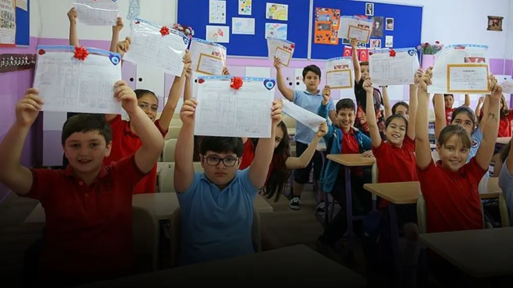 20 milyon öğrenci bugün karne alacak!