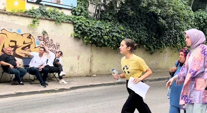 YKS’de dakikalarla yarış film sahnesini aratmadı 1 dakika kala böyle yetişti
