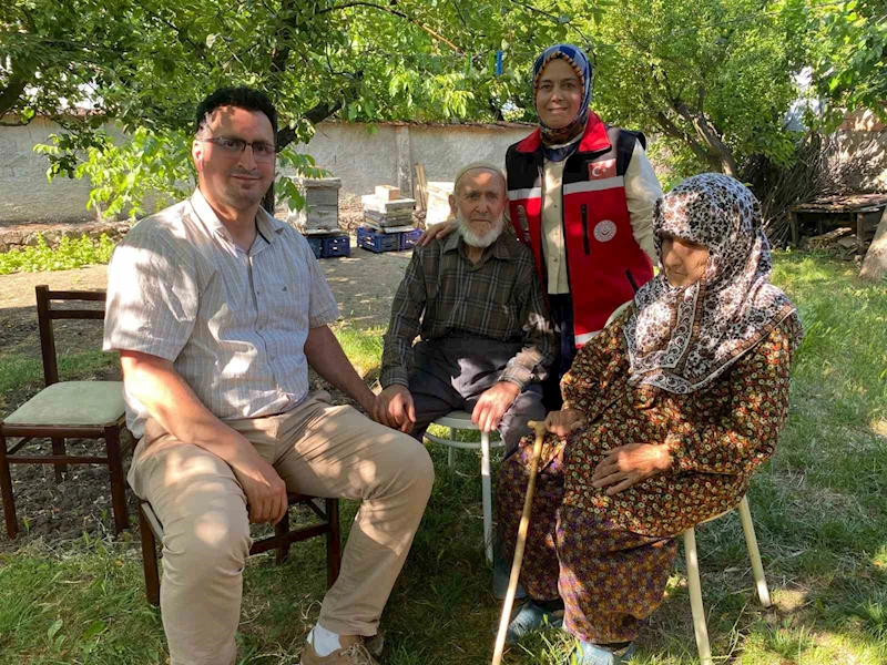 71 yıldır aynı yastığa baş koyuyorlar
