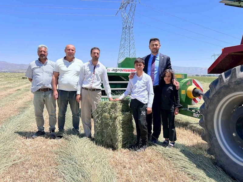 Yüksekova’da imece geleneği makineleşmeye geçiş yaptı
