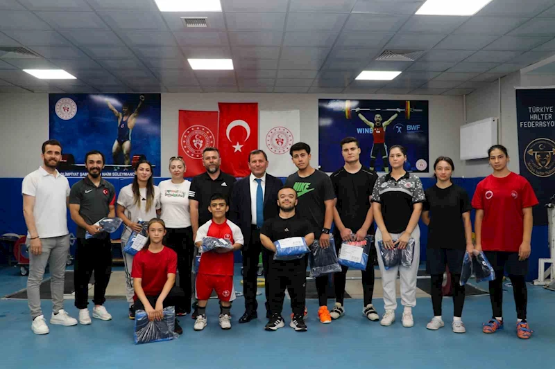 Kayseri’de haltercilere yeni ekipman desteği

