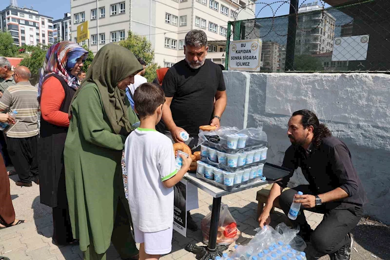 Vefat eden mühendisin adına YKS öncesi simit ve ayran dağıtıldı
