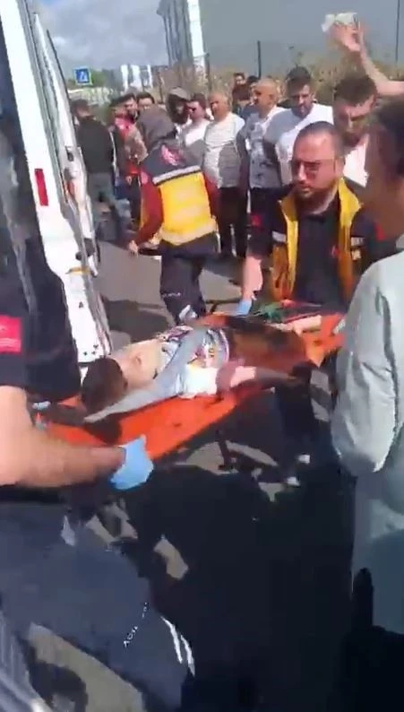 Arnavutköy’de otomobil, anne ve çocuğuna çarptı: 1 ölü, 1 yaralı
