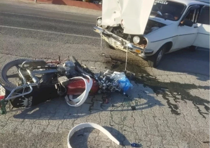 Otomobil ile motosiklet çarpıştı: 