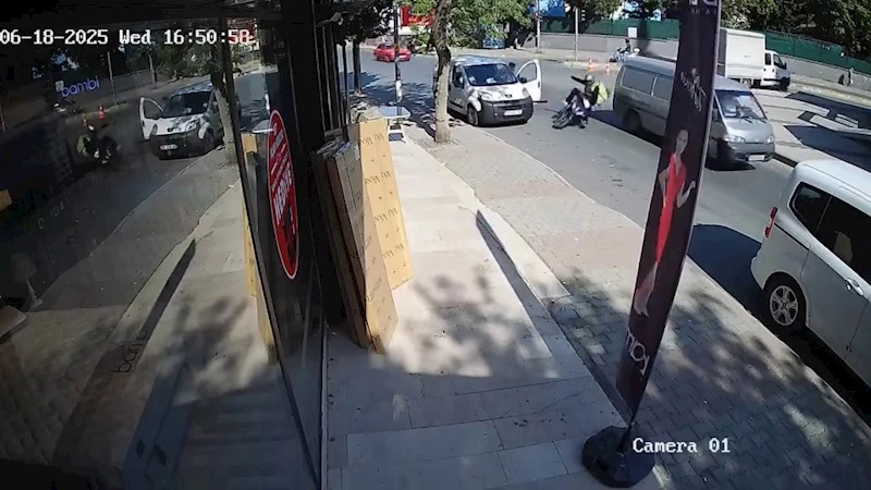 Kartal’da araç kapısına çarpan motosiklet sürücüsü yaralandı
