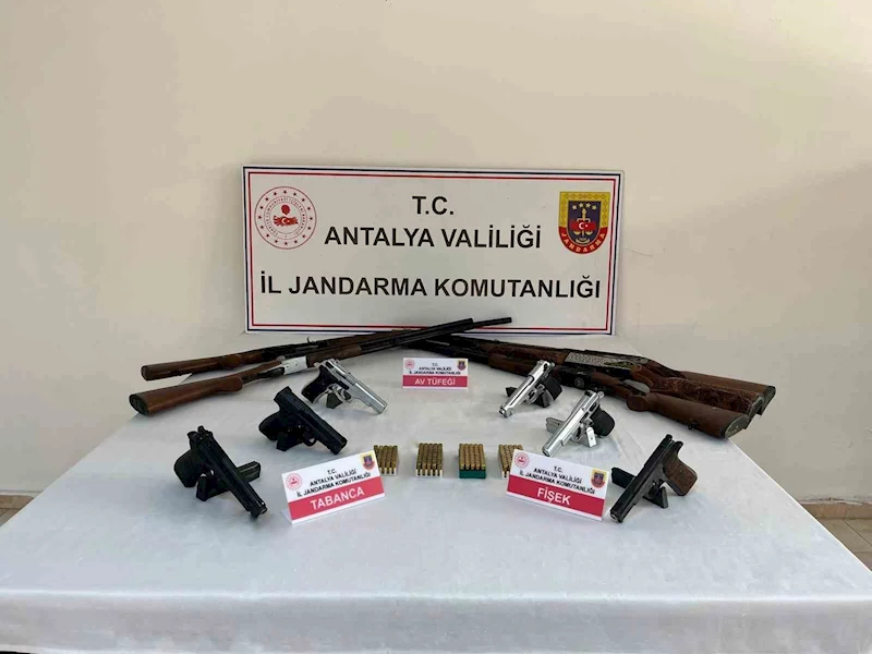 Antalya’da jandarmadan kaçak silah operasyonu
