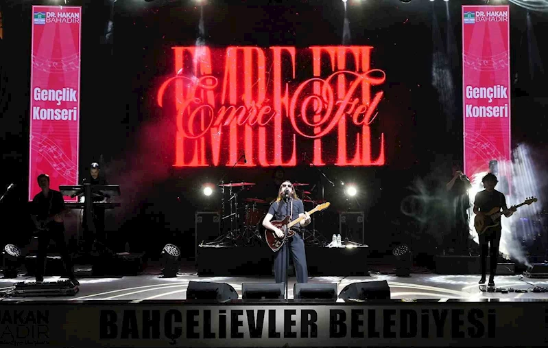 Bahçelievler’de gençler YKS sonrası Emre Fel konseri ile coştu

