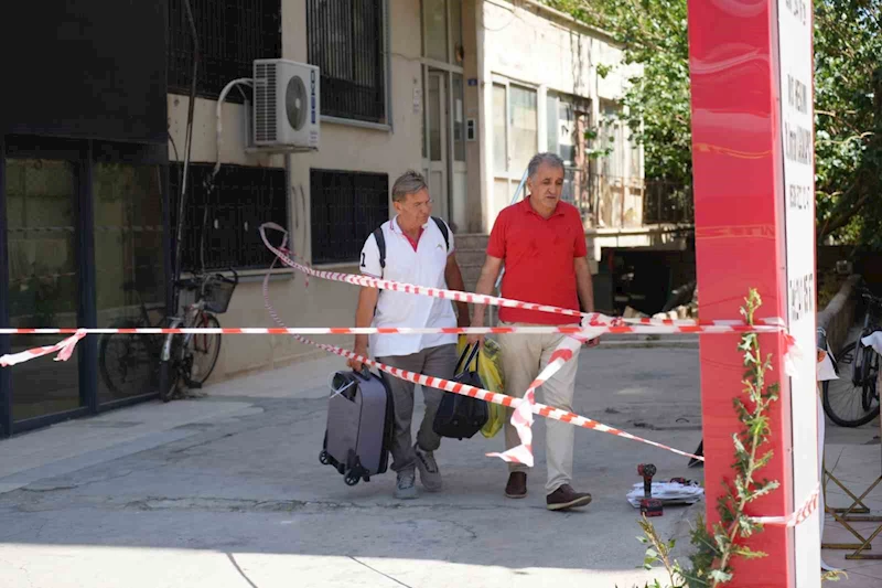 Antalya’da zemin kat kolonu patlayan 7 katlı bina tahliye edildi
