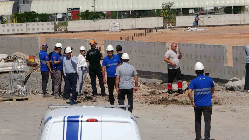 Kepçe, ana hattı patlattı: Çok sayıda ekip sevk edildi
