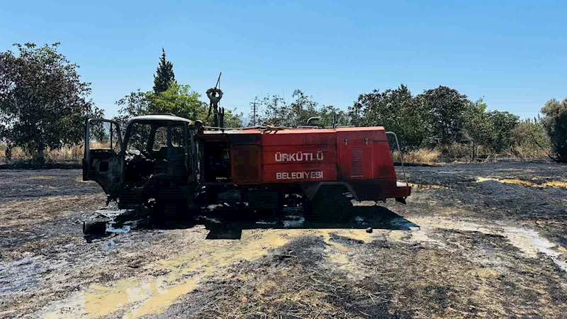 Arazi yangınında alevlerin arasında kalan itfaiye aracı yandı
