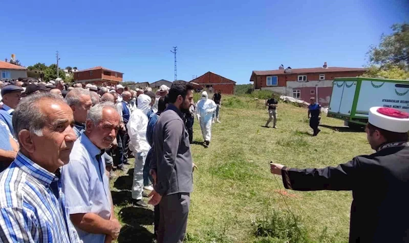 Kene sebebiyle hayatını kaybeden kadın son yolculuğuna uğurlandı
