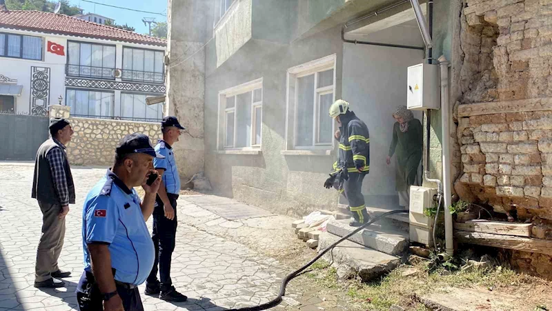 Binanın bodrum katında çıkan yangın söndürüldü
