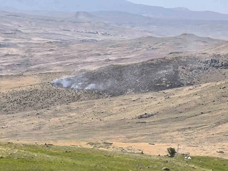 Muradiye’de boş arazide yangın çıktı
