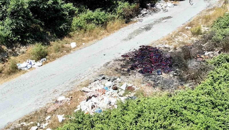 Arnavutköy’de hafriyat ve moloz dökülen sokak, çöplüğe döndü
