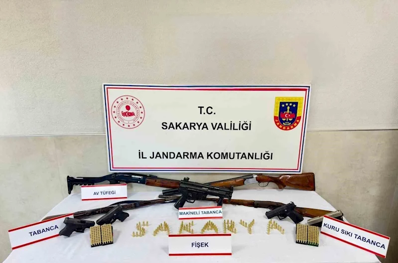 Evi cephaneliğe çevirmiş
