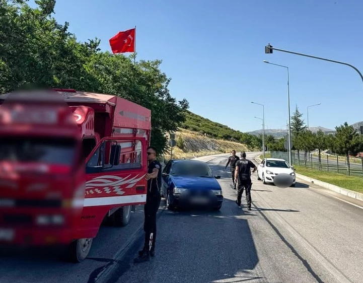 Keçiborlu’da asayiş ve trafik uygulamasında sentetik ecza ele geçirildi
