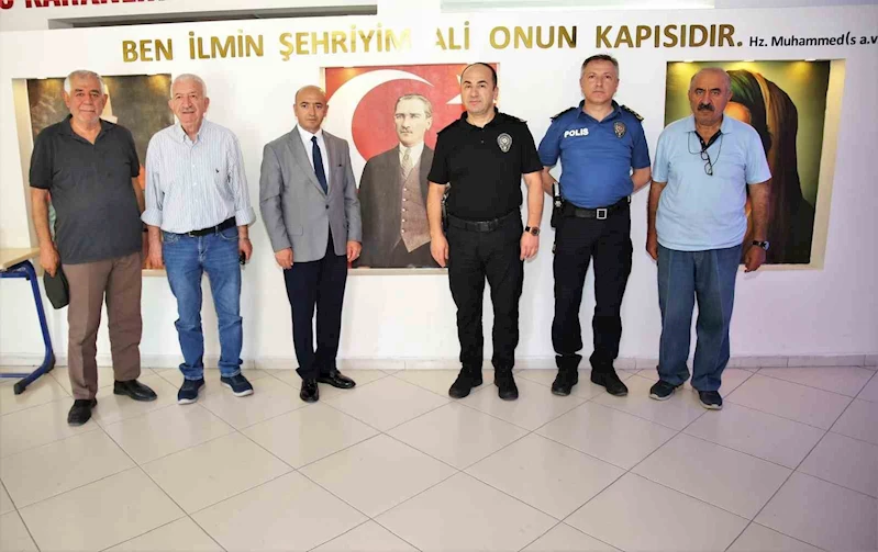 İl Emniyet Müdürü Yılmaz, emniyet personelinin annesinin cenazesine katıldı
