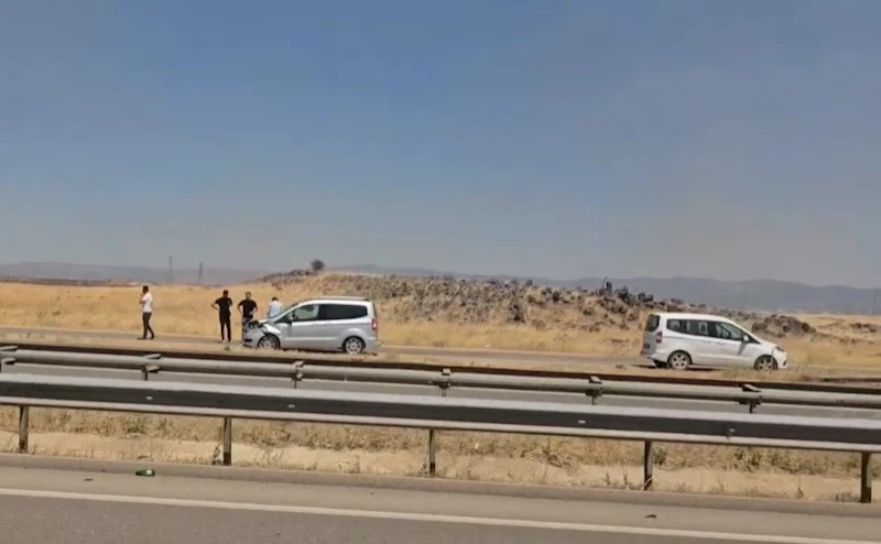 Gaziantep’te anız yangını maddi hasarlı kazaya neden oldu

