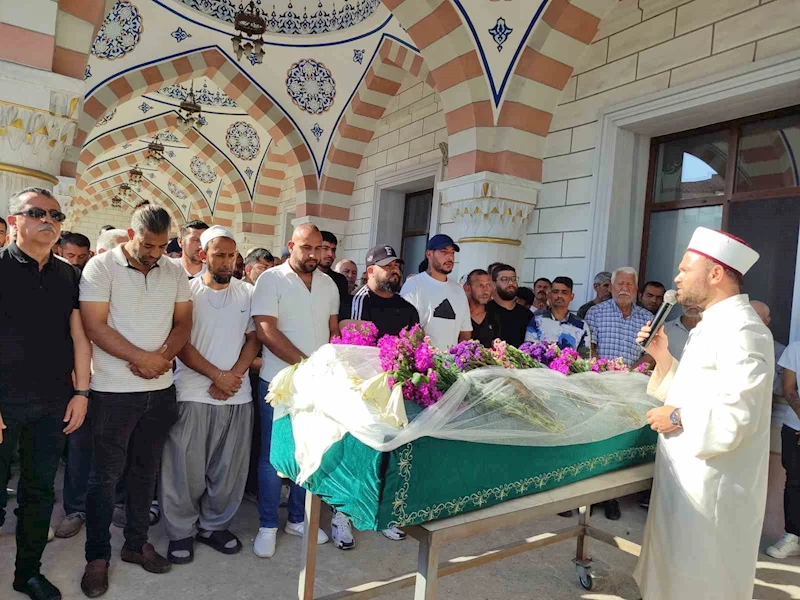 Eski nişanlısı tarafından öldürülen hamile kadının cenaze defnedildi

