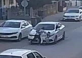 Bursa’da otomobilin çarptığı anne ve oğlu yaralandı
