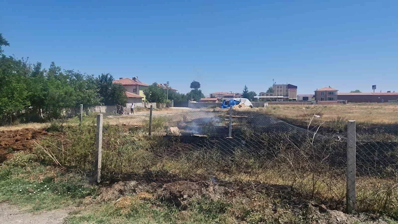 Alaca’da boş arsada yangın paniği: İtfaiye hızla kontrol altına aldı
