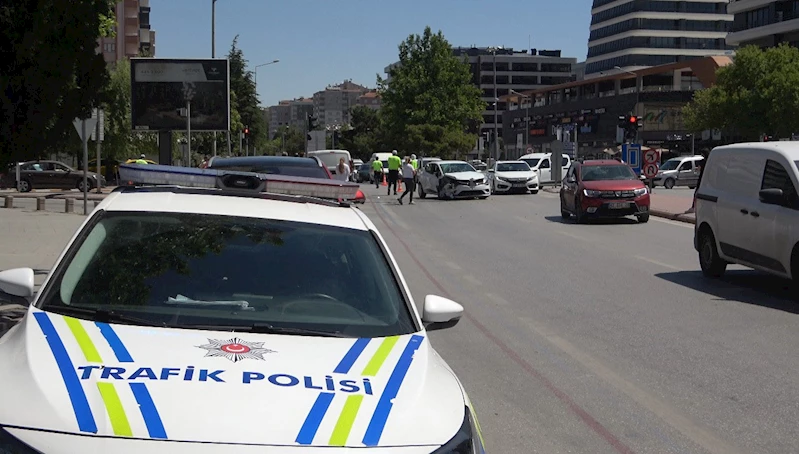 Konya’da hatalı dönüş kazası: 3 yaralı
