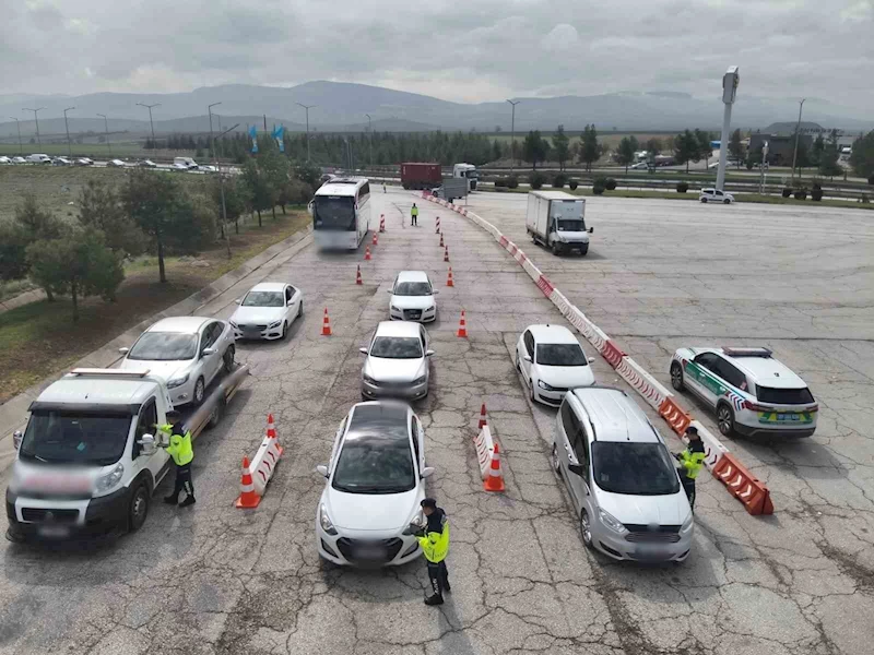 Gaziantep’te otoyolda kural ihlali yapan 99 araca 178 bin TL ceza
