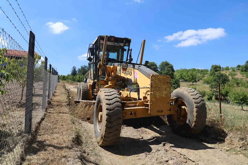 Turgutlu Belediyesinden 37 kırsal mahalleye yol desteği
