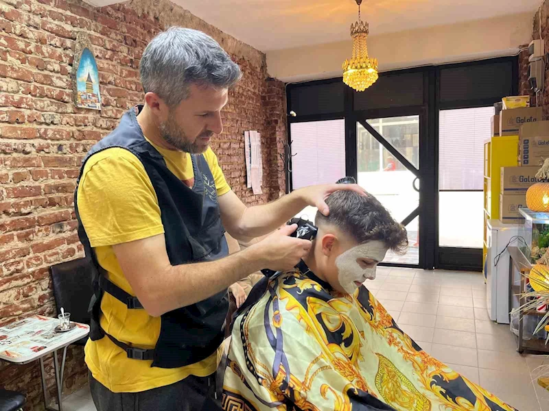 Hayrabolu’da Kurban Bayramı öncesi berberlerde yoğunluk başladı
