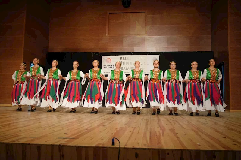 Edirne’de komşu ülkelerin katıldığı etkinlikte renkli görüntüler oluştu
