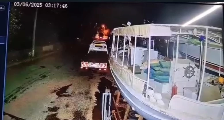 Marmaris açıklarındaki 5.8’lik deprem güvenlik kameralarına böyle yansıdı
