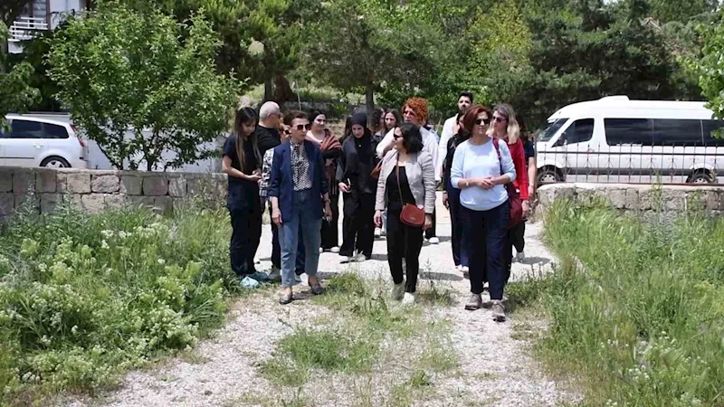 Kendi imkânlarıyla oluşturduğu müzede, Hitit döneminden günümüze kadar eserler bulunuyor
