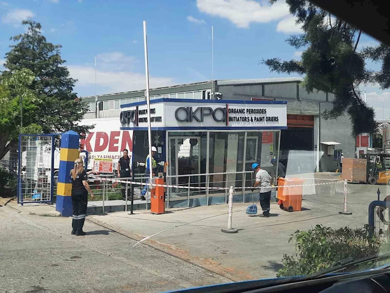 Kontrolden çıkan tır, güvenlik kulübesine çarptı: 1 yaralı
