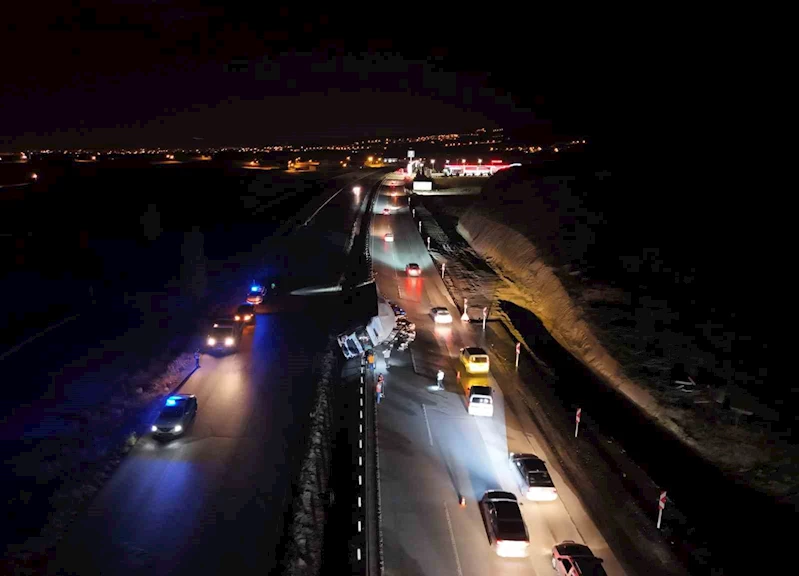 Kırıkkale’de alkol yüklü tır devrildi
