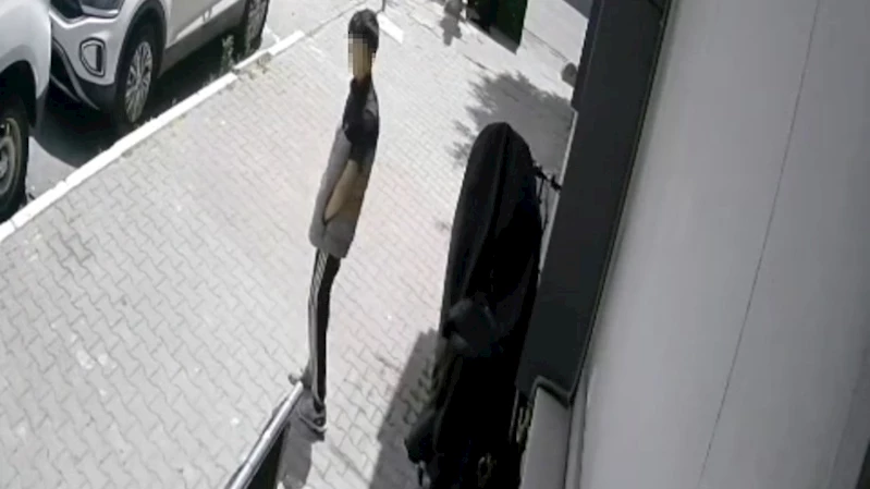 Sultangazi’de bisikleti böyle çaldı, hırsız rahat tavırlarıyla 