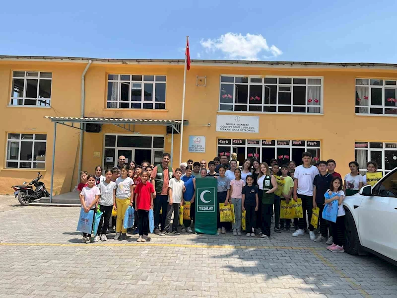 Üniversite öğrencilerinden köy okuluna anlamlı destek
