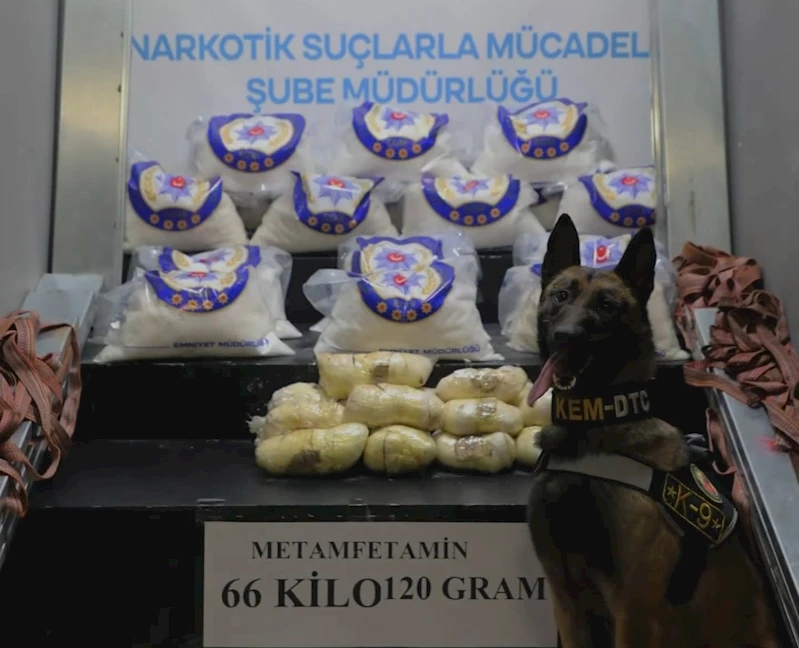 Hakkari’de bir tırda 66 kilo 120 gram metamfetamin ele geçirildi
