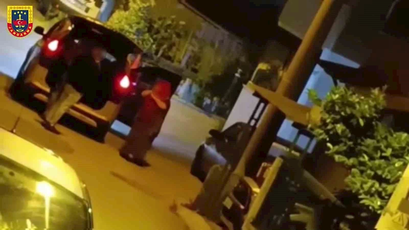 Arkadaşını bacaklarından vurdu, yolculuk yaptığı taksinin bagajından inerken yakalandı
