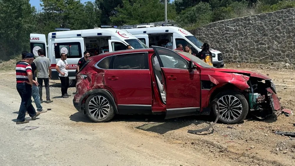 Togg marka otomobil 4 metre yükseklikten yola uçtu