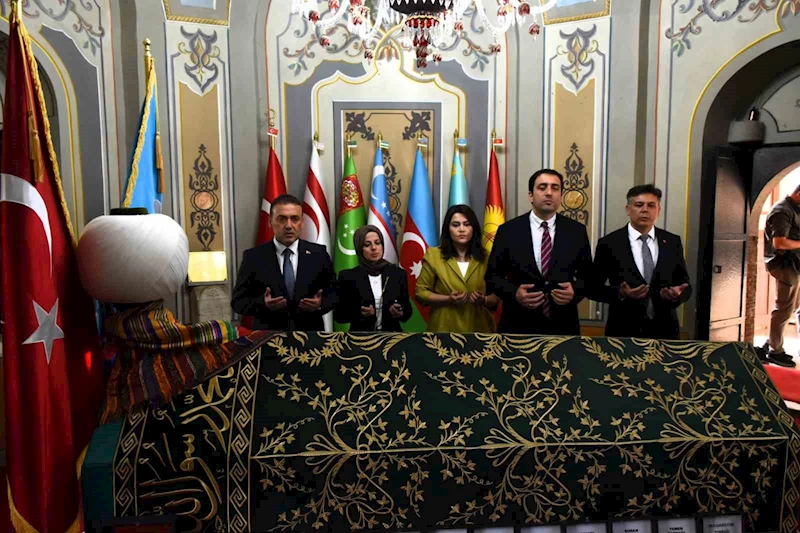 Bilecik Valisi Sözer Ertuğrul Gazi’nde dua ederek göreve başladı
